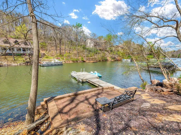 1463 S Lake Sherwood Dr, Lake Sherwood, MO 63357
