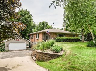 9654 Military Rd, Dubuque, IA 52003