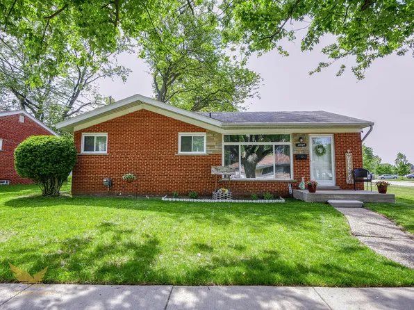 21114 Danbury St, Clinton Township, MI 48035