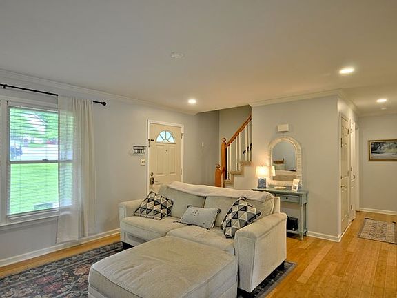 3rd image of 3484 Brookfield Dr