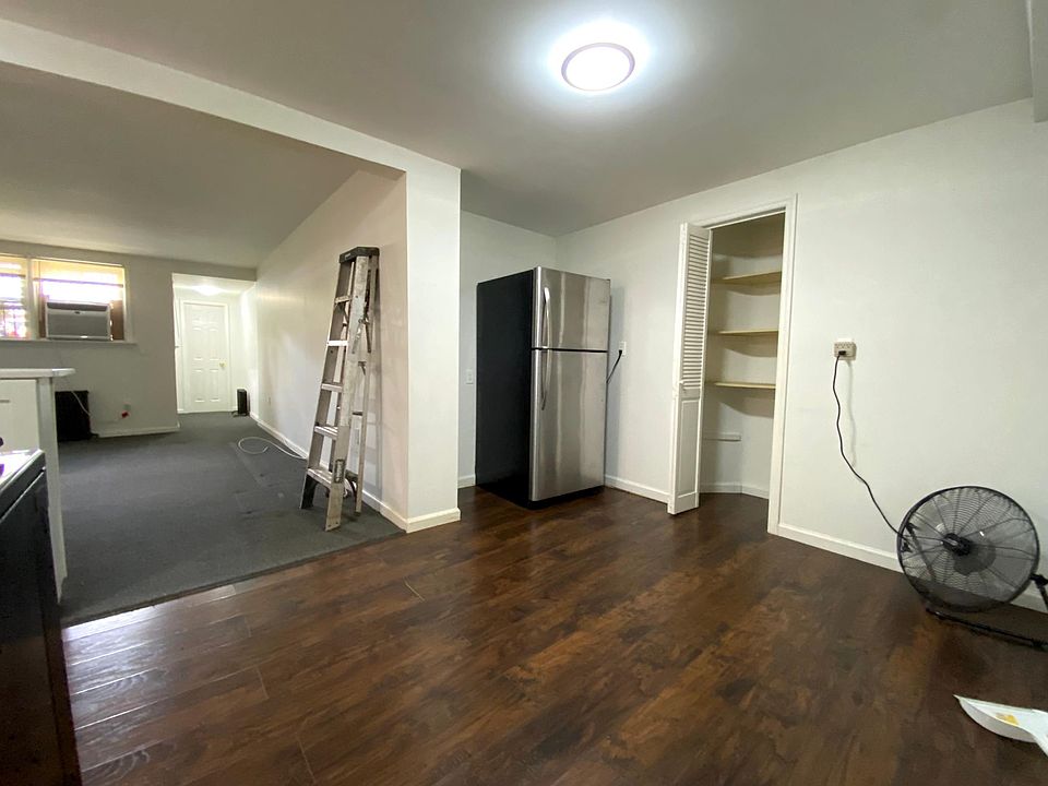 1st image of 3915 Lyme Ave #1