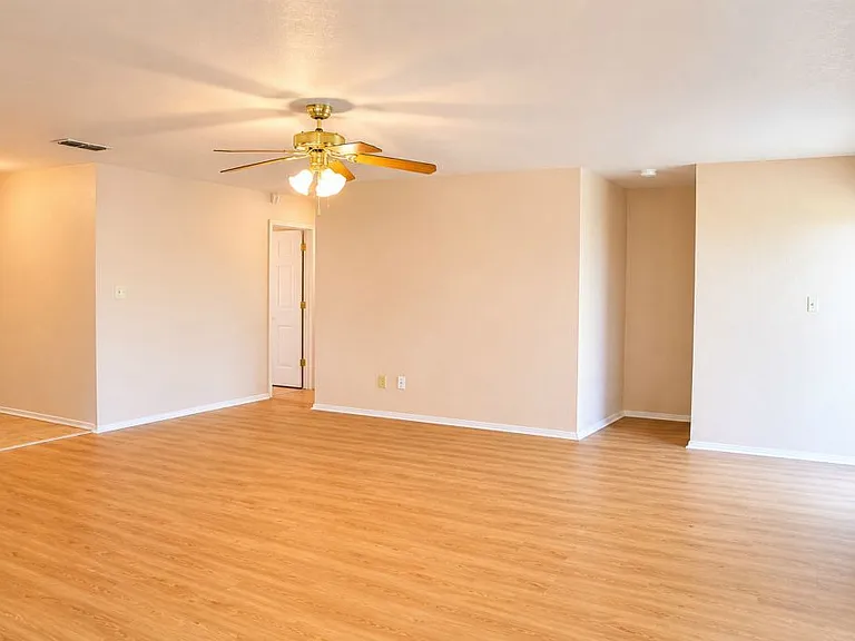 3006 Gus Dr — Photo 7