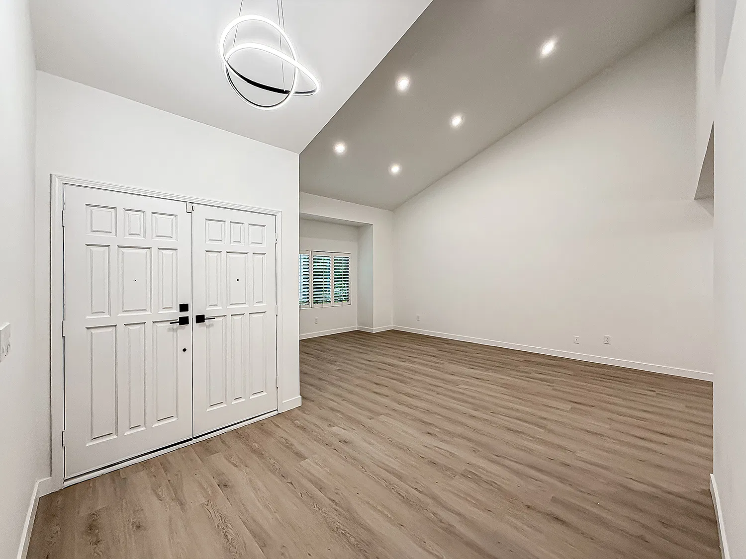 4 bed, 2430 sqft, $6,950 — Photo 4