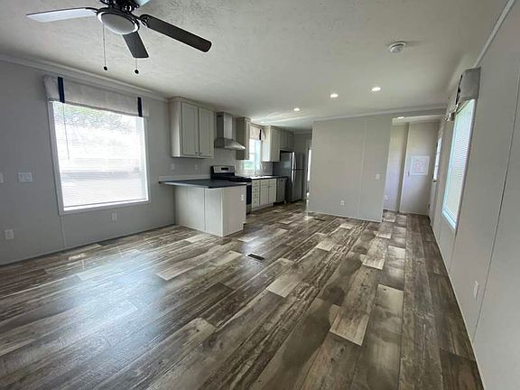 4th image of 204 Monterey Dr