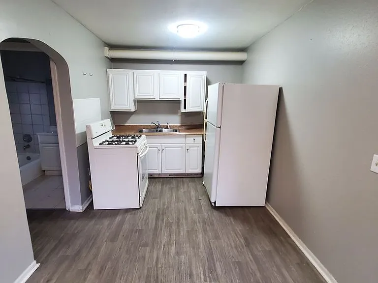 2214-2220 W Hopkins St. (8 Unit) — Photo 3