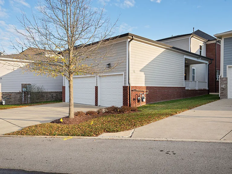 1036 Clifton St — Photo 35