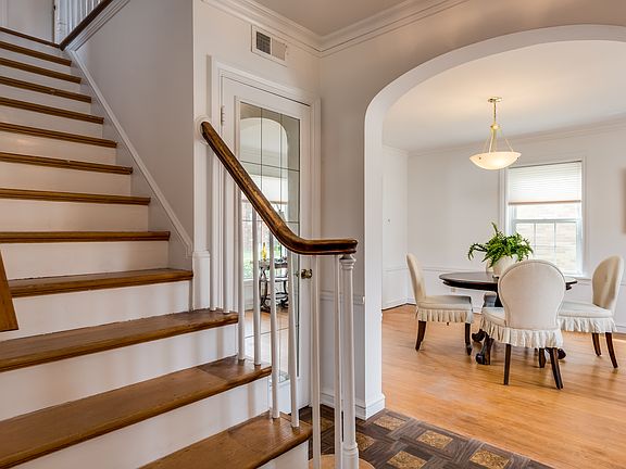 2nd image of 8132 Kingsbury Blvd