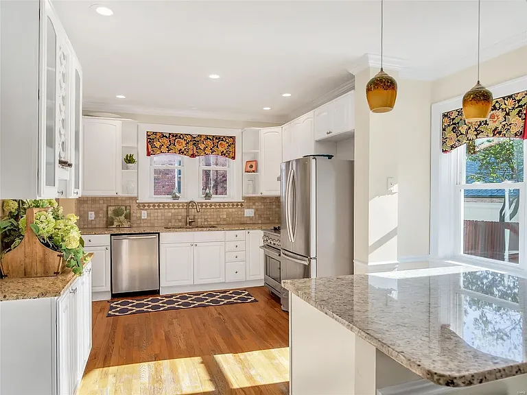 428 Edgewood Dr — Photo 12