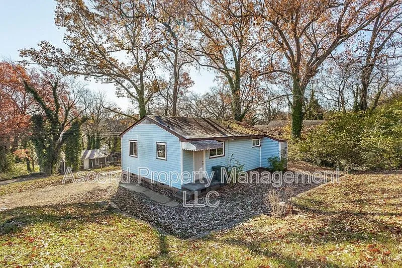 2 bed, 1.0 bath, $1,075 — Photo 3