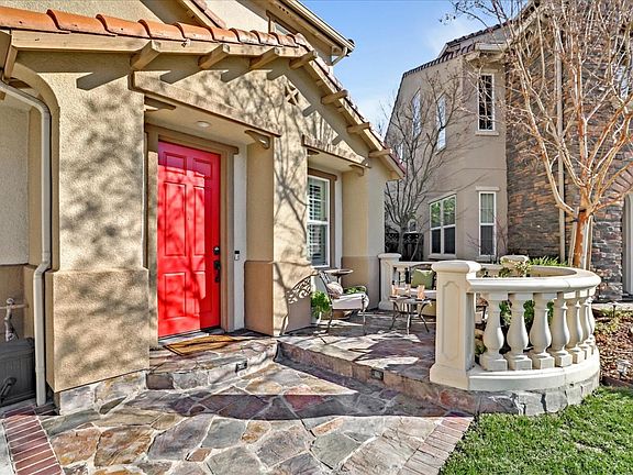 3rd image of 335 Crestridge Ct