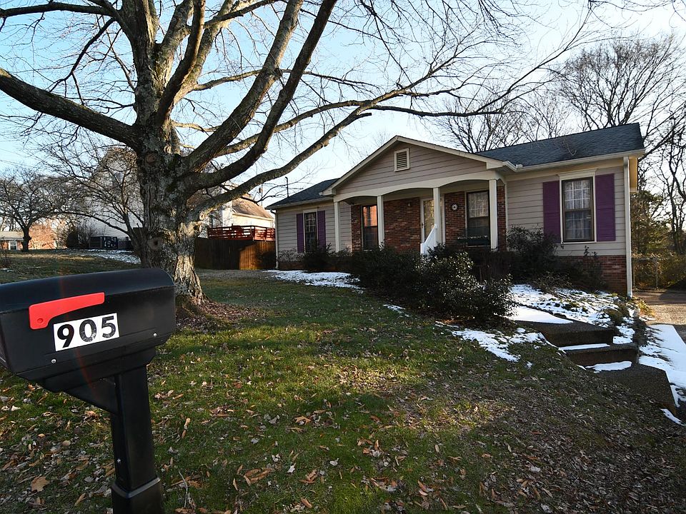 1st image of 905 Sandburg Ct
