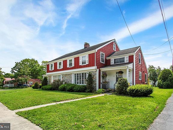 2nd image of 141 Barlow St