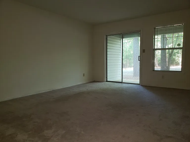 130 Kingsbury Dr — Photo 7