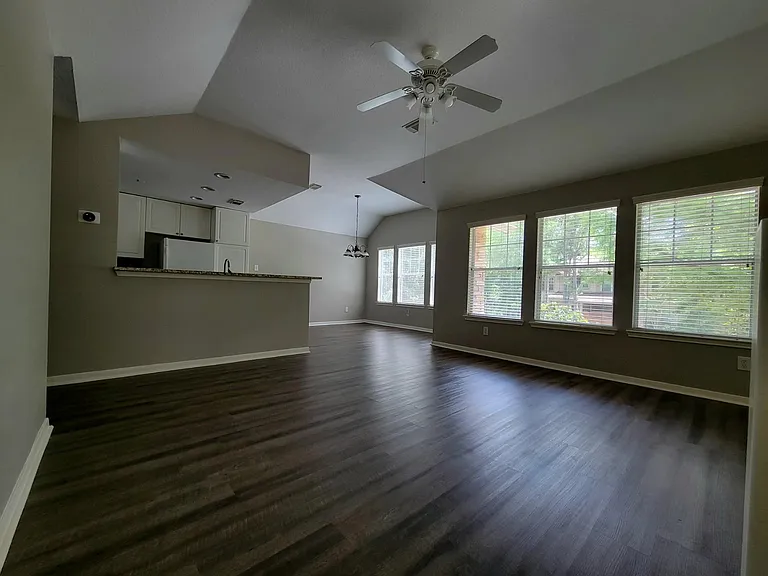 77 Woodlily Pl — Photo 5