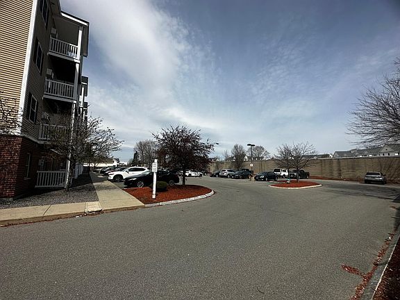 4th image of 18 Harbor Ave