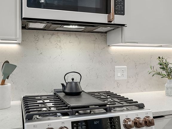 5th image of 100 Lincoln St #303