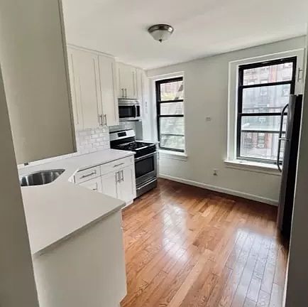 3rd image of 168 Mulberry St #D2