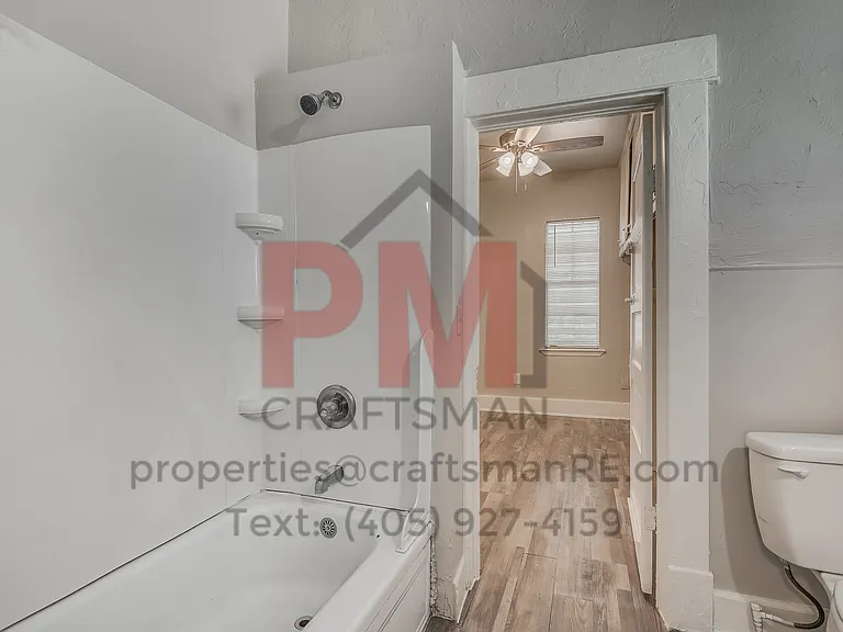 1226 NW 8th St — Photo 36