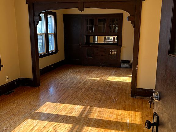 5th image of 3535 Humboldt Ave N