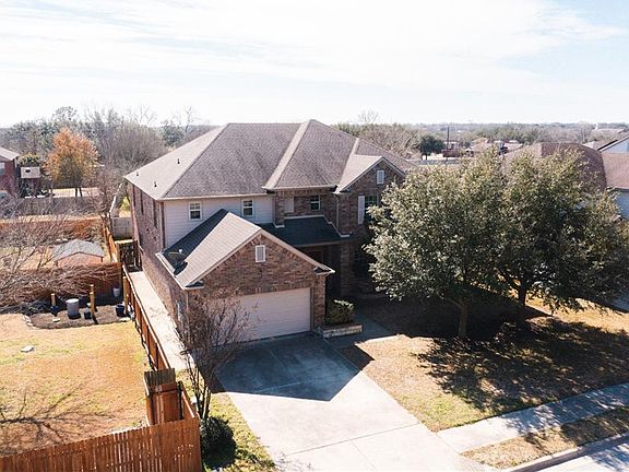 2nd image of 913 Yellowstone Dr