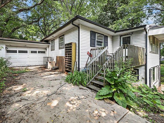 2nd image of 1327 E Road Nine St