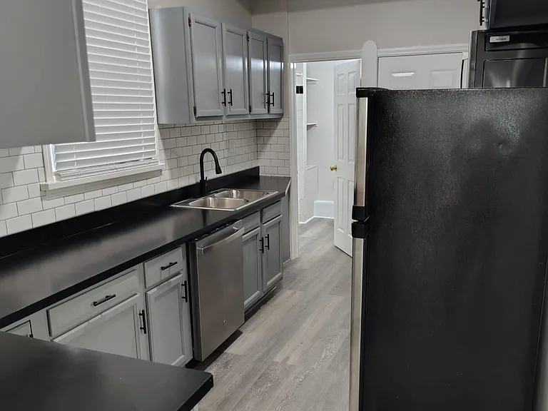 2955 N Spaulding Ave #2F — Photo 2