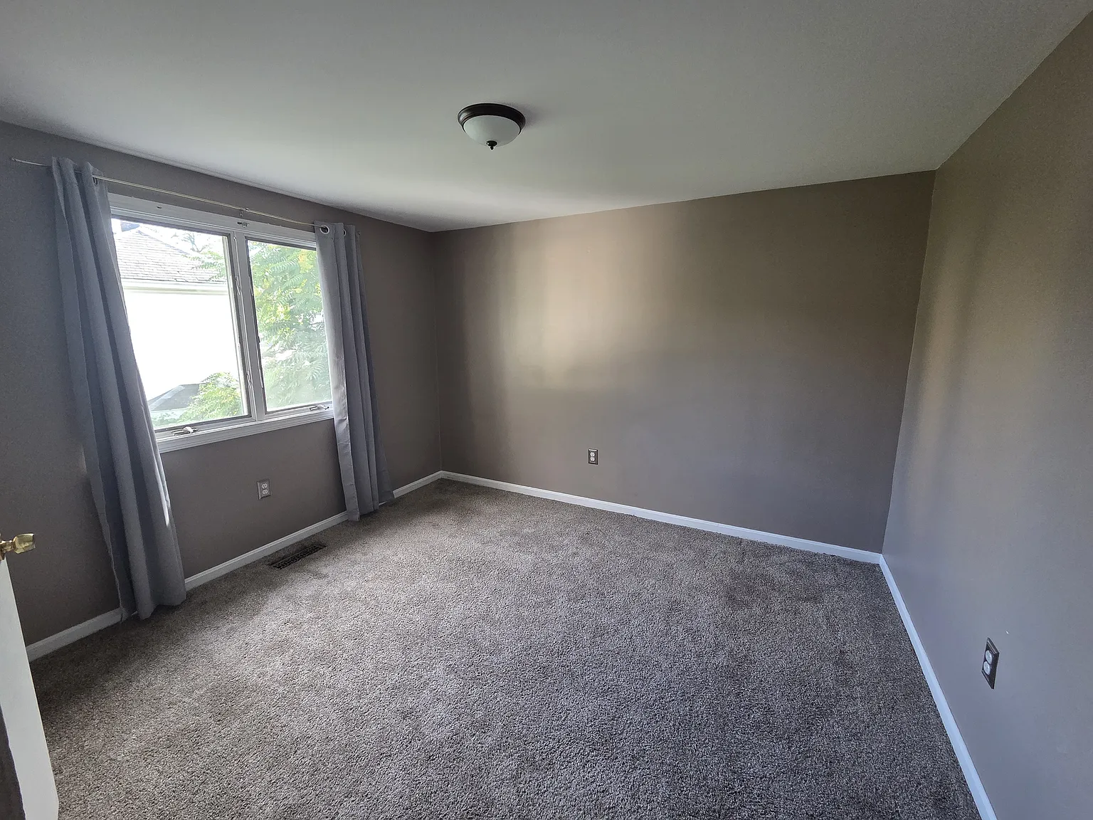 2 bed, 810 sqft, $1,100 — Photo 2