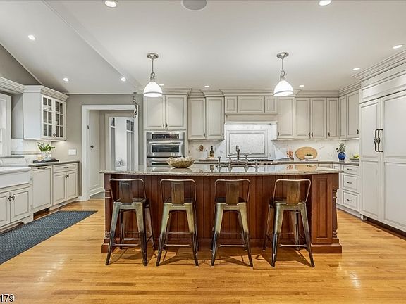 5th image of 49 Hilltop Rd