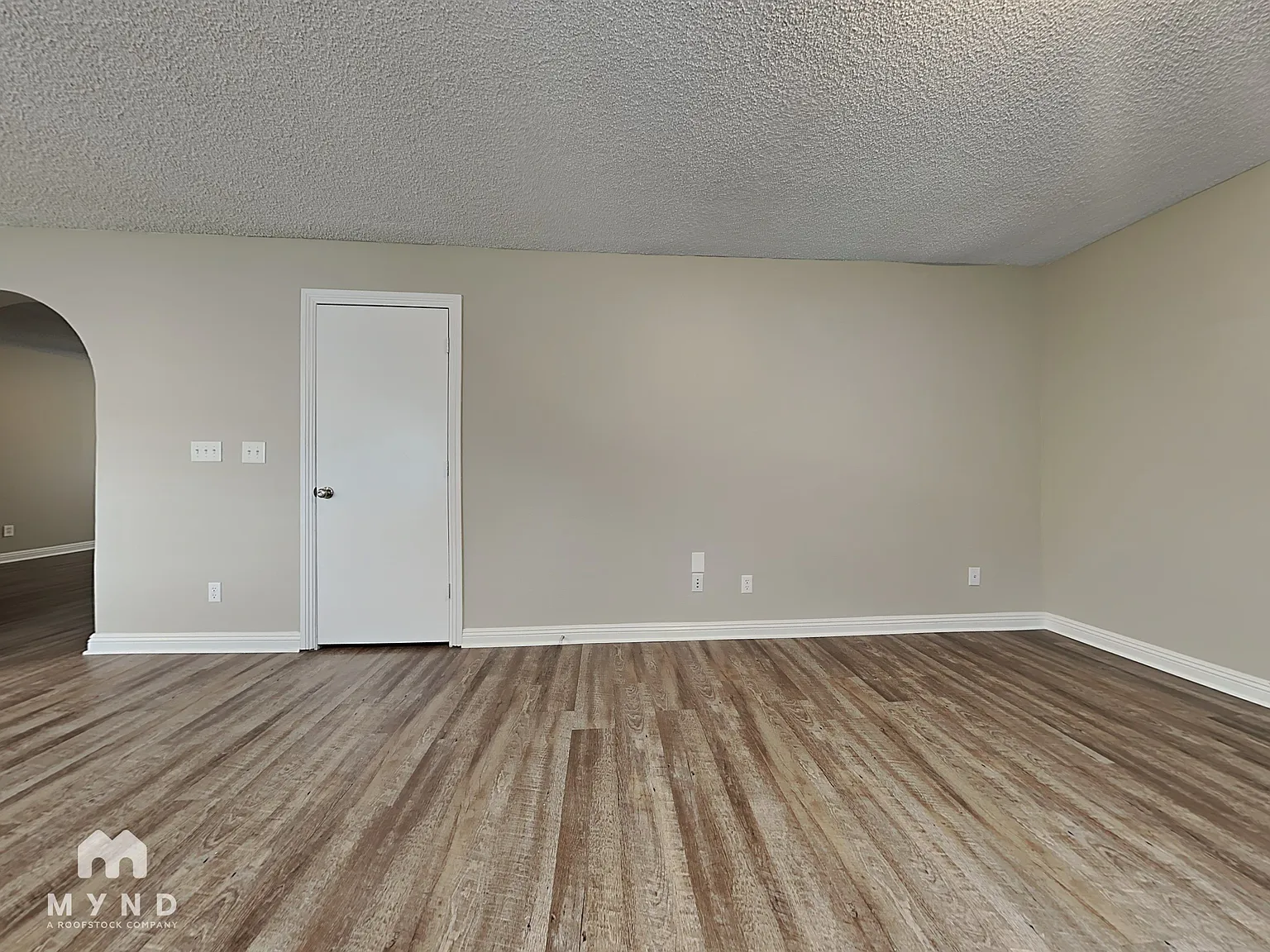 3 bed, 2.0 bath, 1397 sqft, $2,145 — Photo 4