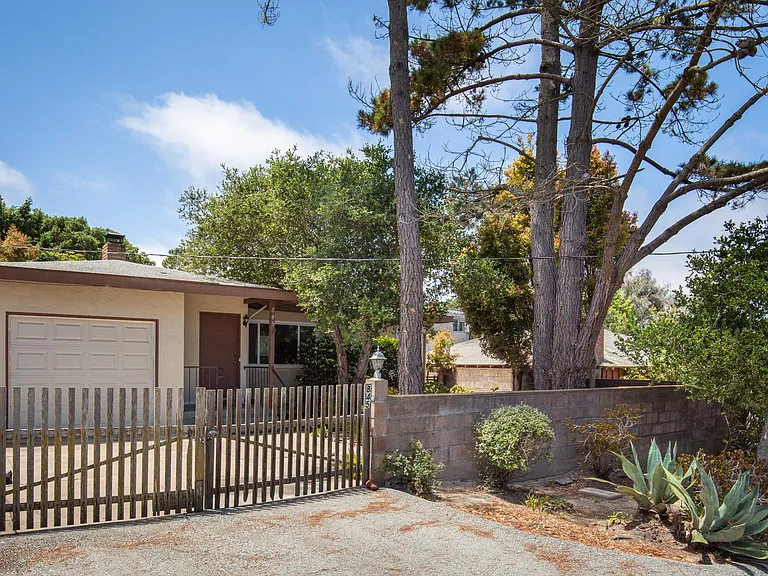 845 Terry St — Photo 1