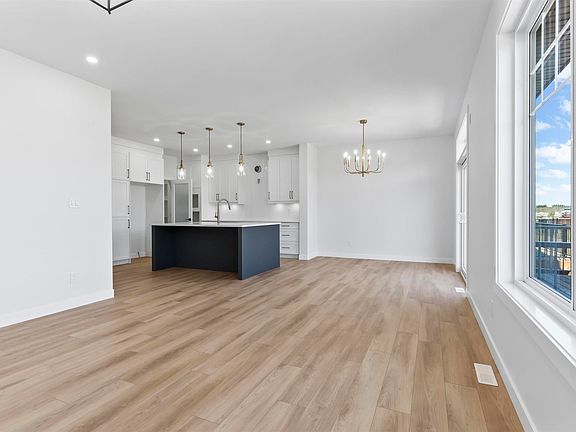 5th image of 208 Falcon Dr