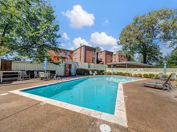 4th image of 2195 Poplar Ave APT 306