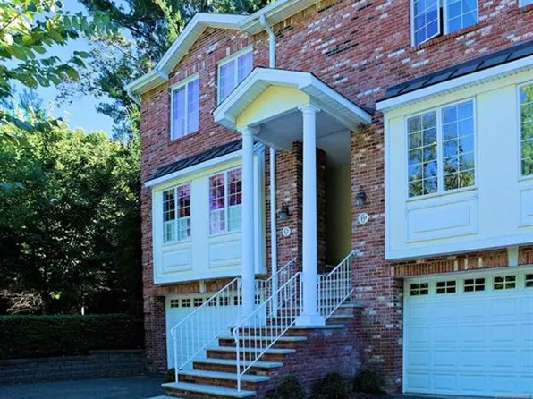 12 Skymark Ct #12, Upper Saddle River, NJ 07458