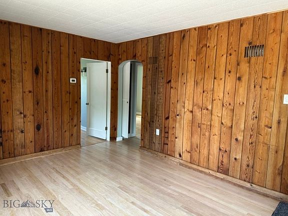 5th image of 608 S 10th Ave