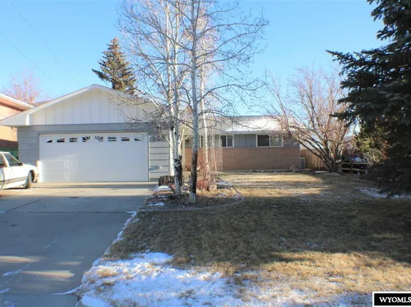 332 Sunset St, Green River, WY 82935