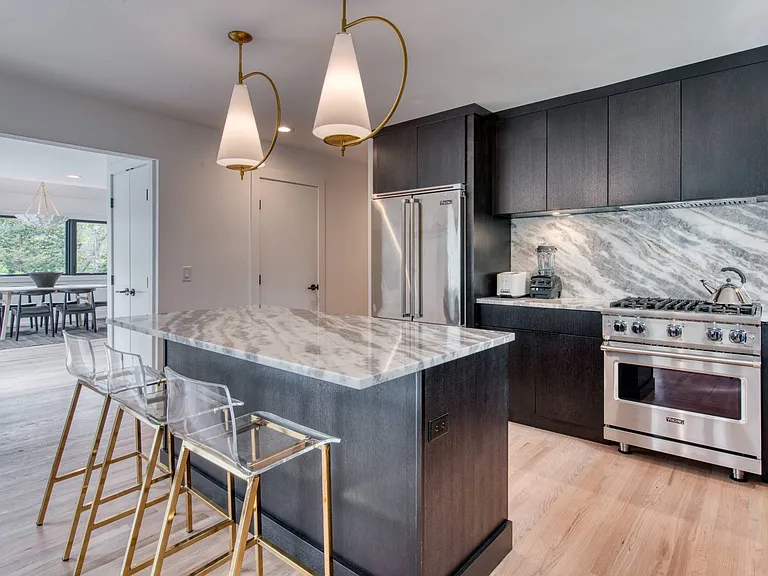 21 Stock Farm Ln — Photo 2