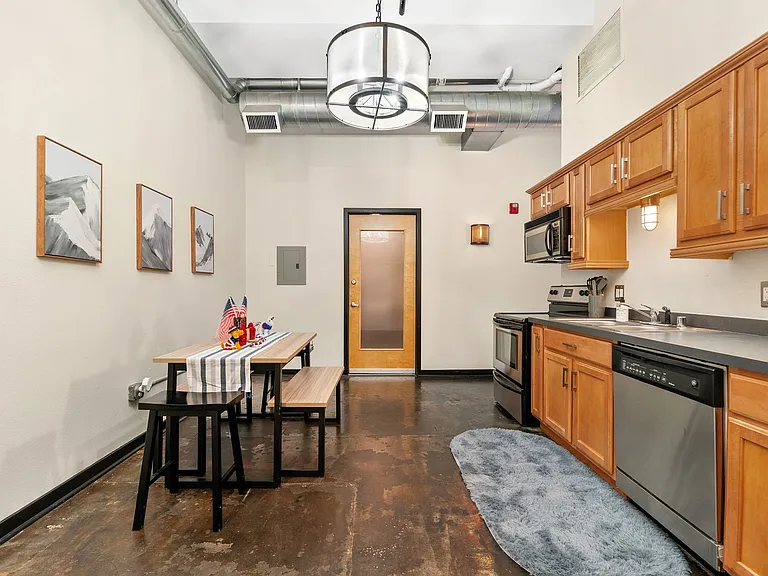 2142 Curtis St #101 — Photo 7