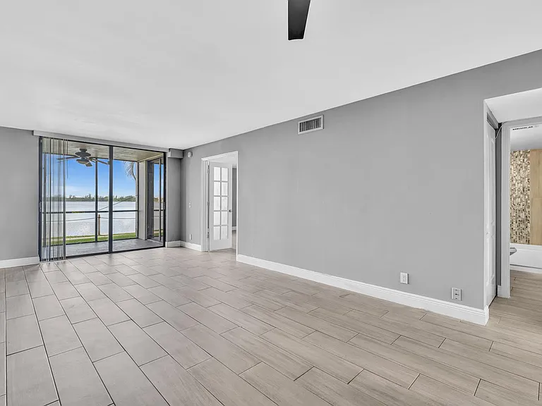 109 Lake Emerald Dr #108 — Photo 23