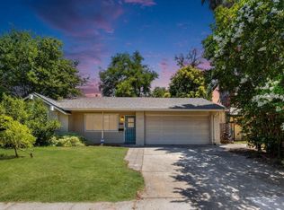 9046 Salmon Falls Dr, Sacramento, CA 95826
