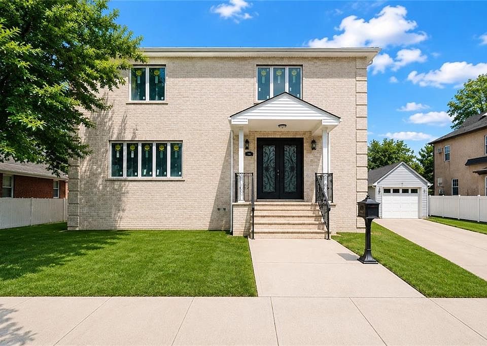 1st image of 544 Falcon Ave