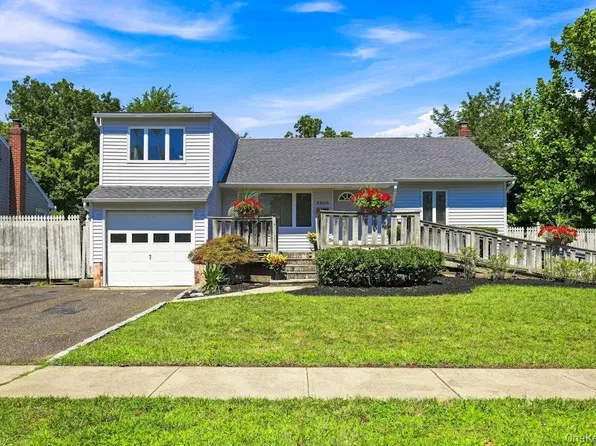 3905 Clove Court, Seaford, NY 11783