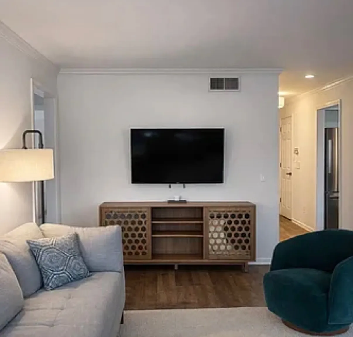 2 bed, 1187 sqft, $2,300 — Photo 3