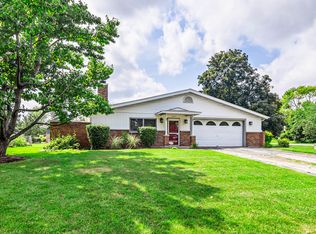 1617 Columbine Dr, Schaumburg, IL