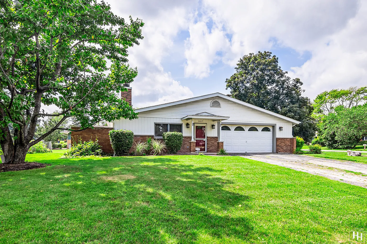 1617 Columbine Dr photo 1