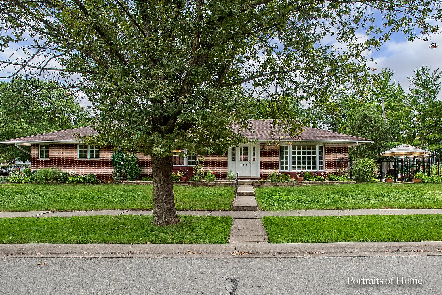239 E Washington St photo 1