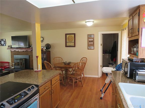 4th image of 908 87th Dr NE