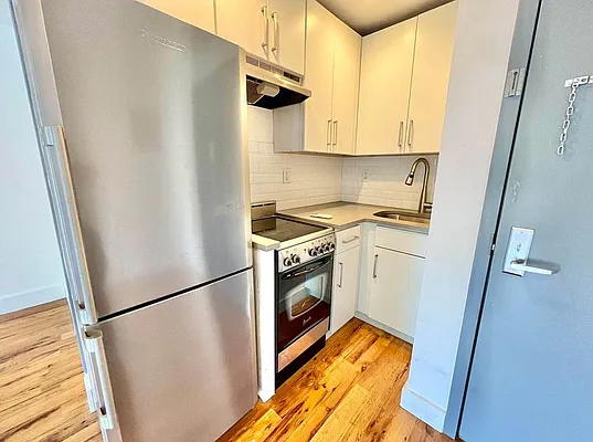 Rented by ERNY LLC | media 27