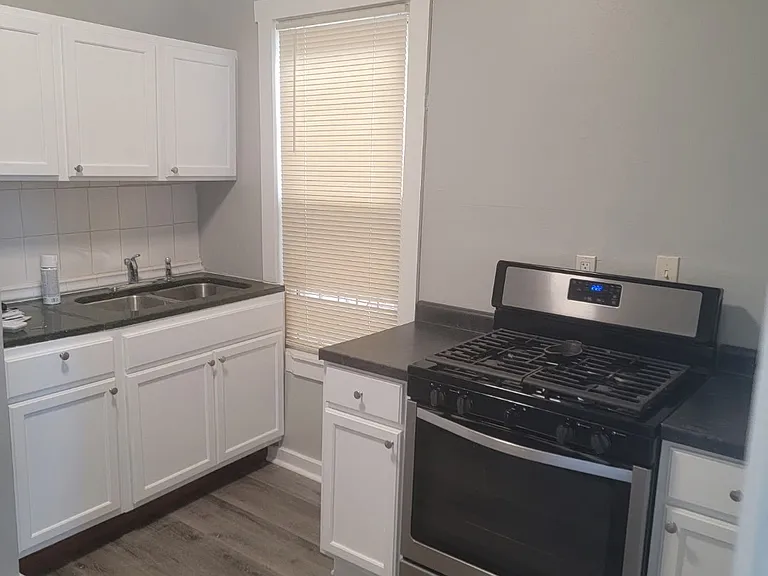 11415 S Throop St — Photo 1