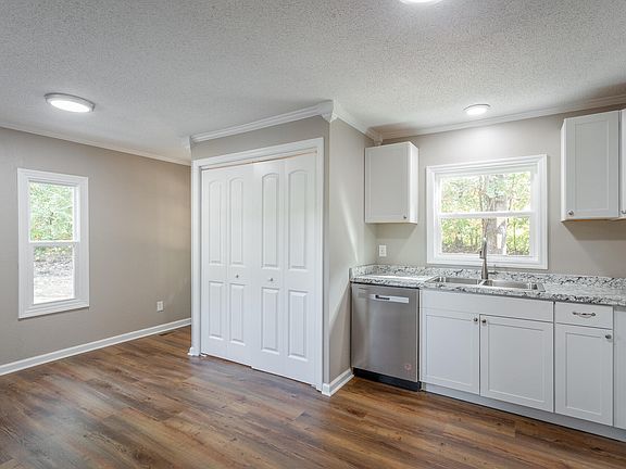 4th image of 424 Montclair Dr