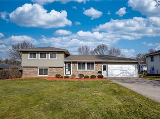 585 Meadowbriar Rd, Rochester, NY 14616